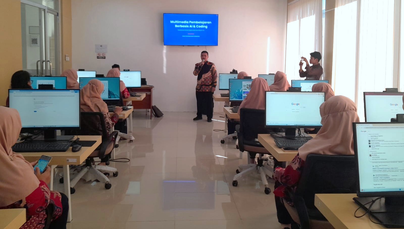 Dosen Fakultas Sains dan Teknologi UIN Raden Mas Said Surakarta Tingkatkan Literasi Digital Guru melalui Pelatihan AI dan Coding di Yogyakarta